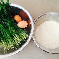 自制韭菜鸡蛋灌饼做法图解1)