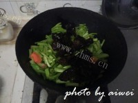 鲜嫩可口的菠菜杆炒鸡蛋做法图解8)