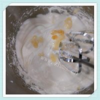 好吃的红豆牛油忌廉蛋糕做法图解4)