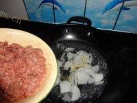 口感丰富的牛肉萝卜汤做法图解4)