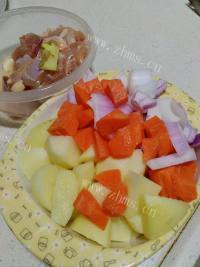 美味的咖喱油土豆鸡腿肉做法图解2)