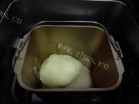 自制红豆面包做法图解3)