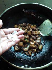 家常菜土豆红烧肉做法图解8)