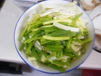 味道不错的莴笋炒肉做法图解1)
