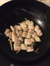 爱吃的素鸡红烧肉做法图解5)
