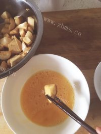 家常菜酥炸杏鲍菇做法图解4)