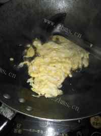 色味俱佳的金针菇炒鸡蛋做法图解1)