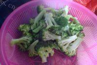家常菜蒜茸西兰花做法图解6)