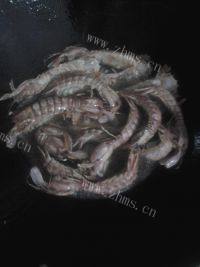 自制椒盐皮皮虾做法图解2)