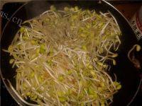 家常黄豆芽炒粉条做法图解4)