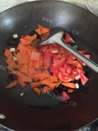 美味西红柿炒胡萝卜做法图解7)