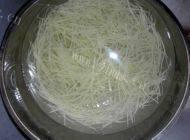 「DIY美食」凉拌土豆丝做法图解1)