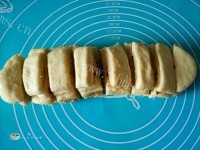 美味的椰蓉花环面包做法图解13)