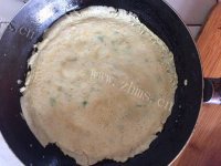 自制葱香鸡蛋饼做法图解6)