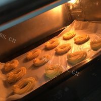 自制原味曲奇饼干做法图解9)