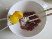 热腾腾的泡菜牛肉乌冬面做法图解2)