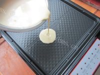 自制鸡蛋软饼做法图解9)