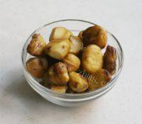 家常菜板栗烧排骨做法图解3)