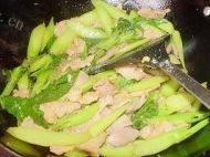 家常菜芥兰炒肉片做法图解12)