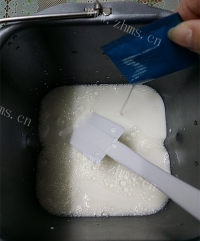 美味佳肴般的自制酸奶做法图解3)