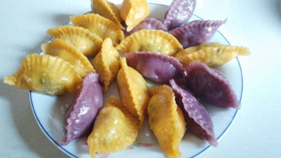 鲜美可口的双色饺子