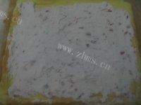 DIY草莓蛋糕卷做法图解17)