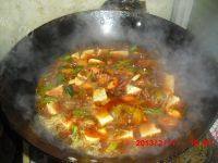 家常菜蒜苗烧豆腐做法图解7)