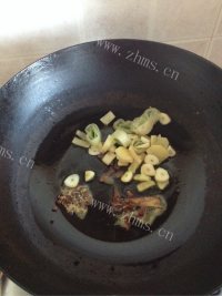 美味的牛肉炖柿子做法图解3)
