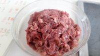 很有食欲的双椒牛肉做法图解3)