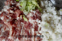 美味的清蒸狮子头做法图解3)