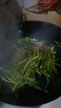 诱人的韭菜炒鱿鱼