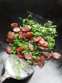 腊肠菜心炒饭做法图解8)