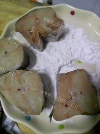 美味的煎鳕鱼做法图解5)
