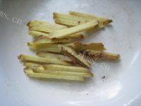 简易的腊肉炒芥兰做法图解6)