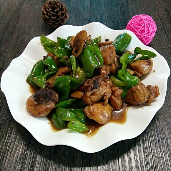 诱人的青椒炒鸡腿