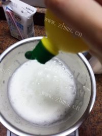 美味酱爆北海道戚风蛋糕做法图解5)