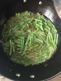 家常菜茄子豆角做法图解4)