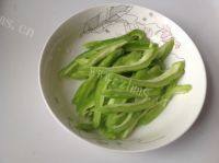 诱人的苦瓜炒肉做法图解1)