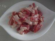 家常蒜薹炒肉做法图解2)
