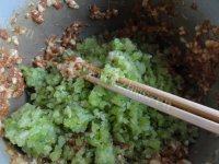 香醇的芹菜猪肉水饺做法图解7)