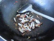 家常菜土豆炖白菜做法图解1)