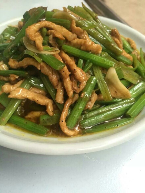 家庭版芹菜炒肉丝