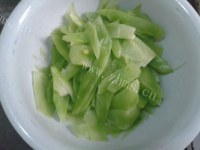 食欲满满的清炒莴笋做法图解1)