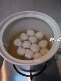 美味的菠菜鱼丸汤做法图解6)