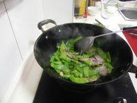 健康美食之荷兰豆炒腊肉做法图解10)