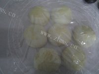 自制豆沙花朵面包做法图解3)