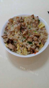 美味的咸鱼鸡粒炒饭
