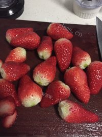 自制草莓优乐多做法图解1)