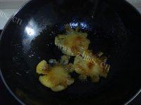 色泽不错的菠萝反转蛋糕做法图解3)