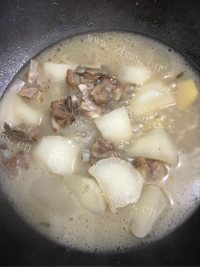 营养丰富的羊肉炖萝卜做法图解7)